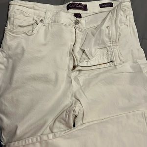 Women’s size 16 Gloria Vanderbilt white jeans